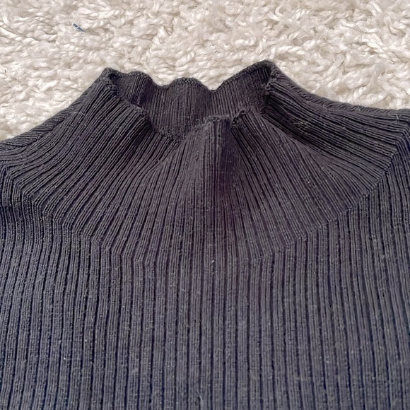 Lane Bryant Ribbed Mockneck sweater, cutout details on shoulder, size 14/16 - Picture 2 of 5